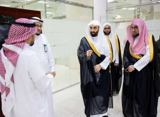 حث على مضاعفة الجهود للارتقاء بخدمة المستفيدين.. رئيس ديوان المظالم يتفقد محاكم المدينة المنورة