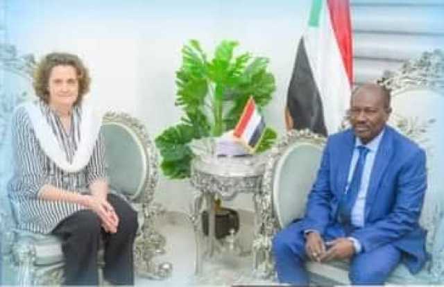 السودان: «وزير الداخلية» يناقش تقنين الوجود الأجنبي
