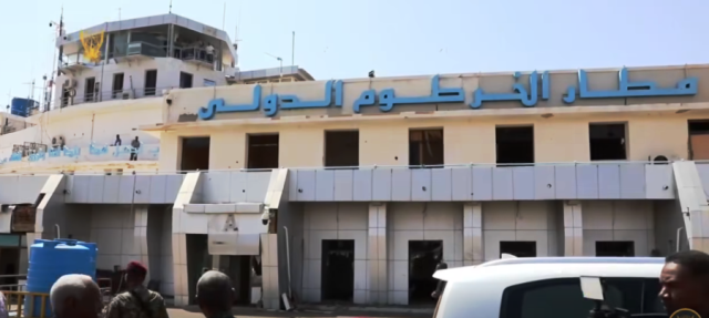 هبوط طائرة مدنية بمطار الخرطوم و«السلطة» تصدر شهادة التشغيل الآمن