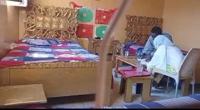 مقطع فيديو بمواقع التواصل يظهر تحرشا جنسياً لمعلم بطفلة قاصر بولاية سودانية