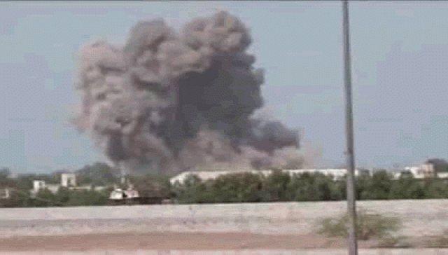 غارة لطيران العدوان الأمريكي البريطاني على محافظة الحديدة
