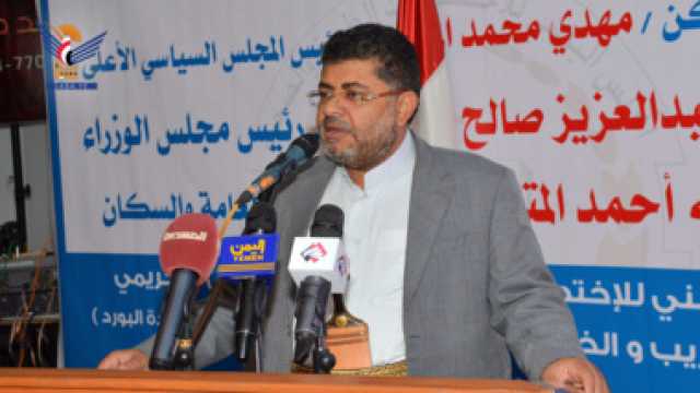 محمد علي الحوثي يحمل أمريكا مسؤولية الاعتداء على الملاحة الدولية في البحر الأحمر