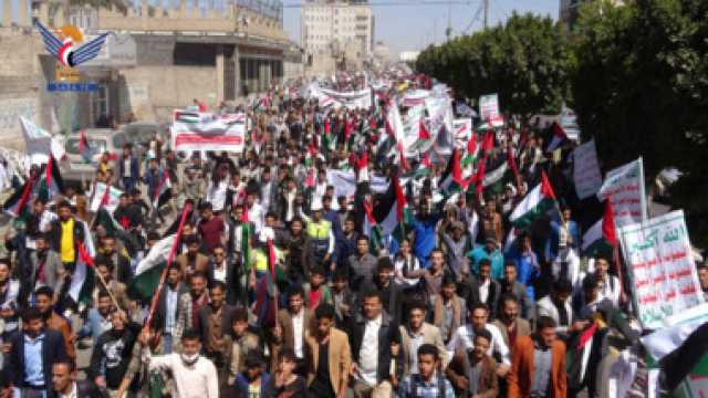 مسيرة لطلاب الجامعات والمعاهد في ذمار تنديدا بالمجازر الصهيونية بغزة