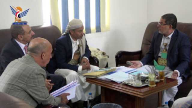 مناقشة جهود تحديث وتطوير المنهج الدراسي لمواكبة التطورات العلمية