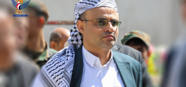 الرئيس المشاط يزور ضريح الرئيس الشهيد صالح الصماد