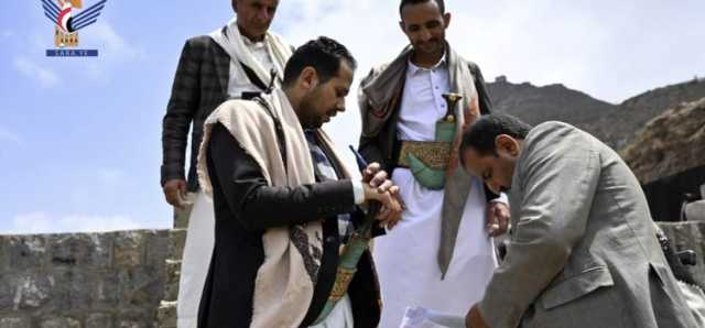 تسليم موقع تنفيذ مشروع تأهيل شبكة الصرف الصحي في حجة