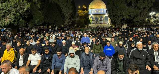 50 ألفا يؤدون صلاتي العشاء والتراويح في المسجد الأقصى