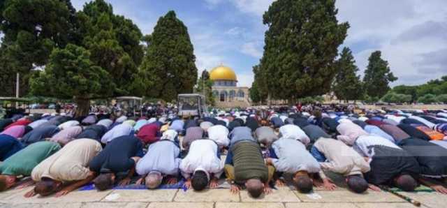 30 ألفا يؤدون صلاة الجمعة في المسجد الأقصى