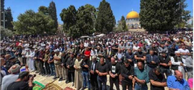 30 ألفا يؤدون صلاة الجمعة في رحاب المسجد الأقصى المبارك