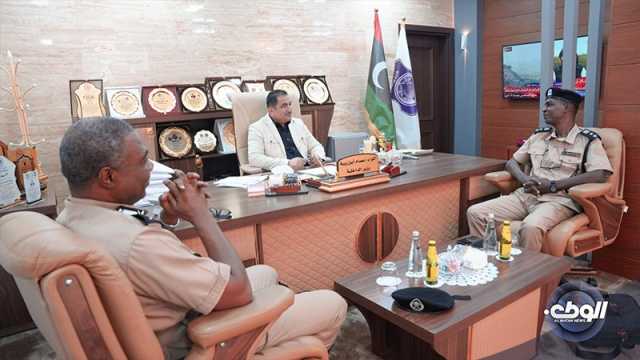 “أبو زريبة” يجتمع مع قادة أمنية لبحث التطورات الأمنية في المنطقة الجنوبية