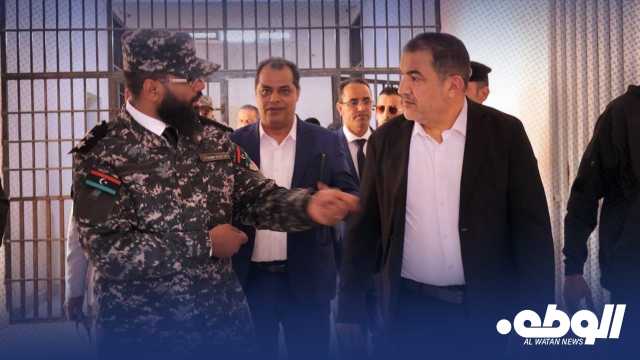 “أبو زريبة ” يزور مقر النيابة العامة في الكفرة ويبحث تعزيز الأمن في المنطقة