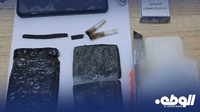 مديرية أمن بنغازي تلقي القبض على أحد مروجي المخدرات بمنطقة بوهديمة