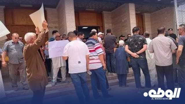 أهالي مصراتة يحتشدون لدعم استقلالية القضاء ويطالبون بإقالة مدير الأمن