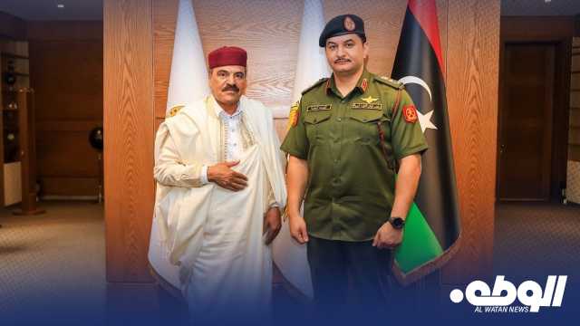 الفريق ركن “صدام حفتر” يلتقي الشيخ “سالم بوحرورة” ممثلًا عن المجلس الأعلى لقبيلة زوية