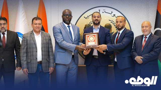 وزراء الحكومة الليبية يكرّمون أمين عام مجلس الوزراء لدوره في دعم العمل المؤسسي