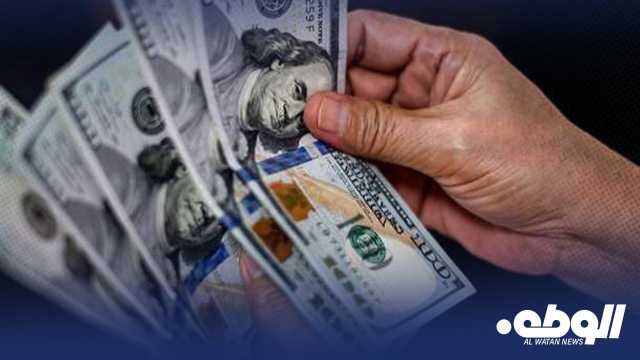 تراجع سعر صرف الدولار في السوق الموازية إلى 7.98 دينار