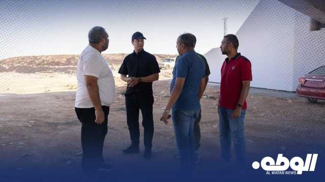 المهندس “بالقاسم حفتر” يزور موقع مشروع إنشاء كوبري وادي الخروبة