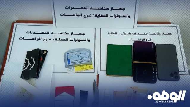 جهاز مكافحة المخدرات يضبط سائقاً بحوزته مادة تشبه الحشيش