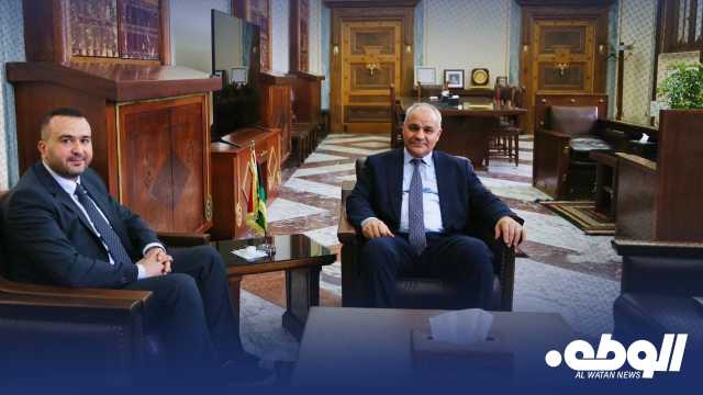 “عيسى” يعقد اجتماعا موسعا بين المركزي ووزارة الصحة لبحث التحول الرقمي في المؤسسات الصحية
