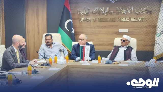 نائب السفير الإيطالي يزور بلدية طبرق لبحث سبل التعاون المشترك