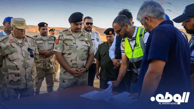 الفريق أول ركن “صدام حفتر” يتفقد مشروع الطريق الدولي الجنوبي (سرت – سوكنة – سبها)