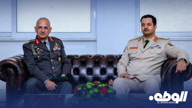 الفريق أول ركن “خالد حفتر” يلتقي رئيس هيئة الأركان العامة للدفاع الوطني بالجيش اليوناني