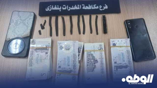 ضبط تاجرين بالمخدرات في بنغازي بكمين محكم لجهاز مكافحة المخدرات