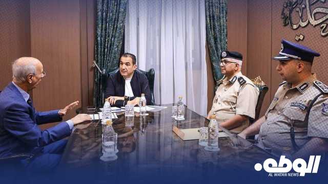 اللواء “أبوزريبة” يبحث تفعيل إدارة طيران الشرطة وبرنامج تدريب الطيارين الجدد