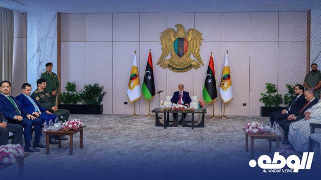 المشير “خليفة حفتر” يستقبل مشايخ وأعيان وحكماء مدينة الزنتان