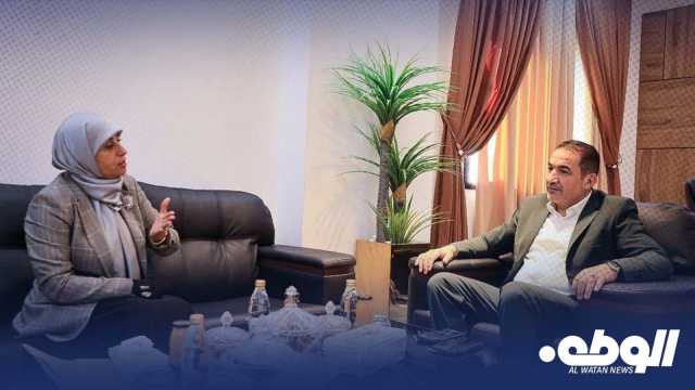 “أبوزريبة” يبحث مع نائبة بالبرلمان دعم البرامج العلمية والأمنية بكلية الدراسات