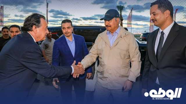 المشير “خليفة حفتر” يحضر حفل افتتاح ملعب الاتحاد العسكري