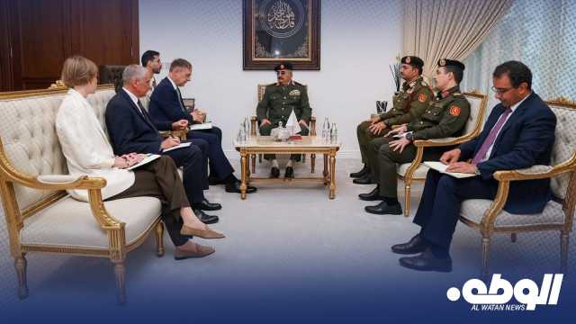 المشير “خليفة حفتر” يستقبل المبعوث الخاص لجمهورية ألمانيا والسفير الألماني