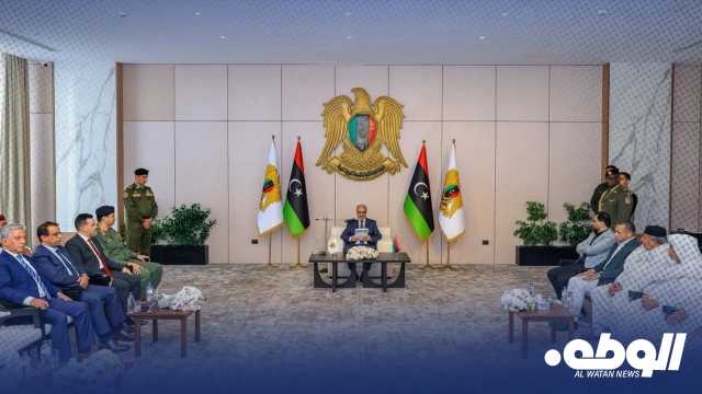 المشير”خليفة حفتر” يستقبل مشايخ وأعيان وحكماء قبائل الجبل الغربي وباطن الجبل