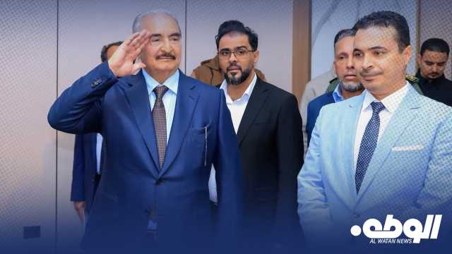 القائد العام للقوات المسلحة يستقبل مشايخ قبائل الساحل الغربي ويشيد بدورهم في دعم الأمن والاستقرار