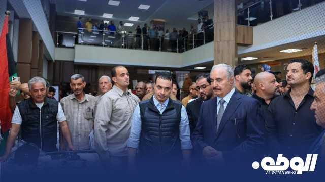 القائد العام المشير “حفتر” يزور معرض بنغازي الدولي للكتاب