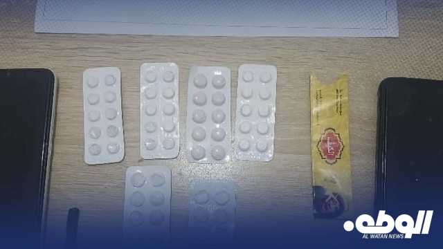 جهاز مكافحة المخدرات يضبط متهمين بحيازة أقراص مهلوسة بعد مقاومة في أجدابيا
