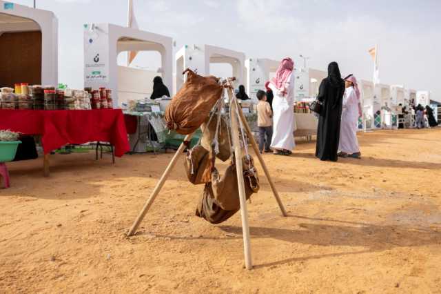 الجوف.. 'الصميل' صناعة تقليدية تتألق في مزاد الإبل