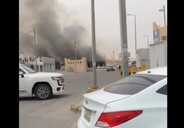 بلا إصابات.. الدفاع المدني يباشر حريقًا في محل تجاري بالأحساء