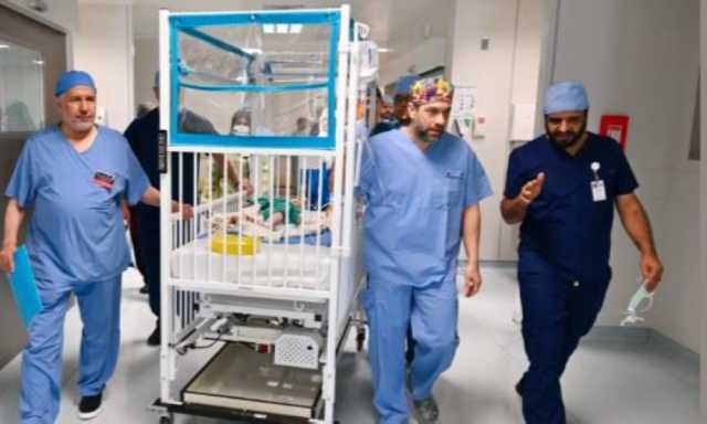 صور| بدء عملية فصل التوأم الطفيلي المصري محمد عبدالرحمن جمعة