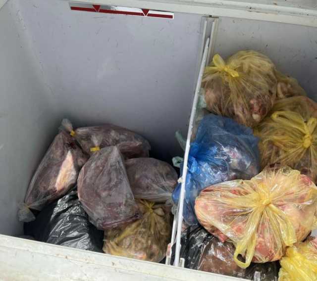 إغلاق منزل مخالف يُمارس الذبح العشوائي للدواجن في جدة