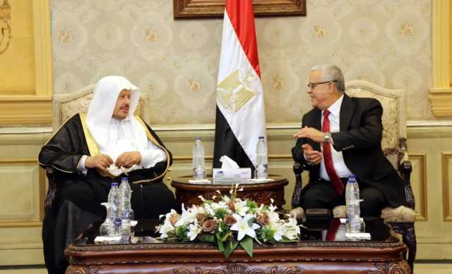 يجري مباحثات ولقاءات.. رئيس مجلس الشورى يصل مصر في زيارة رسمية