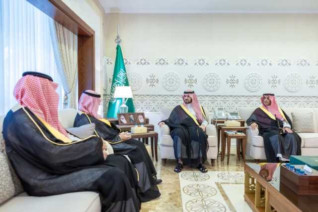 نائب أمير المنطقة الشرقية يتابع مبادرات وزارة الموارد البشرية في المنطقة