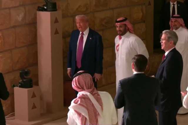 شاهد | ولي العهد يصطحب الرئيس ترامب في جولة بالدرعية