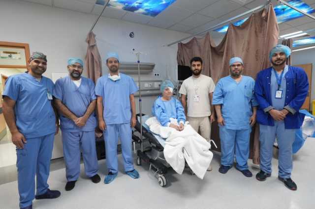 37 دقيقة تنقذ بصر حاجة تركية من العمى في مدينة الملك عبدالله الطبية