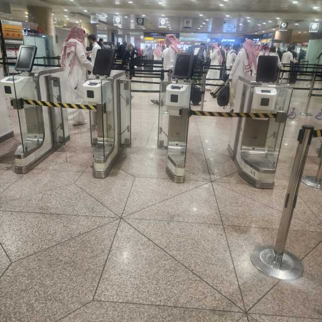 لليوم الثالث.. انقطاع الكهرباء بمطار الدمام يُعطل أجهزة قراءة التذاكر