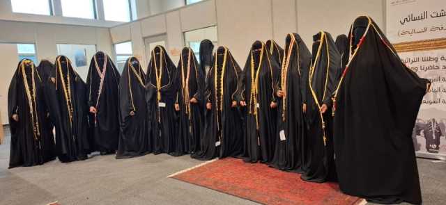 صور.. 15 سيدة تعيد إحياء صناعة ”الدفة النسائية' المندثرة بالأحساء