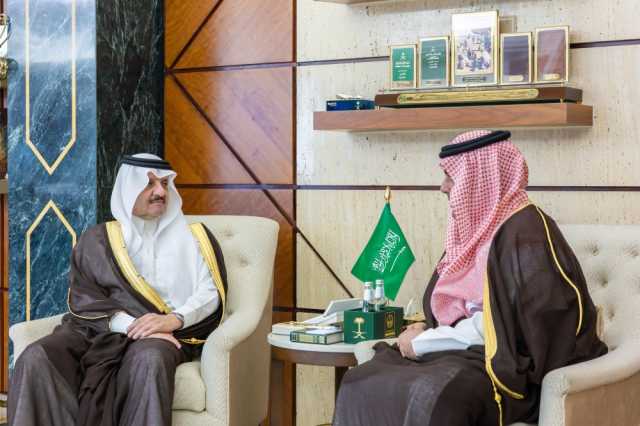 أمير الشرقية يطلع على إنجازات (STC) وتقرير الاستدامة للعام ٢٠٢٤م