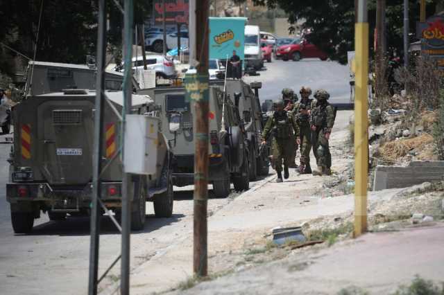 اعتقال 14 فلسطينيًا.. استمرار جرائم الاحتلال في الضفة الغربية