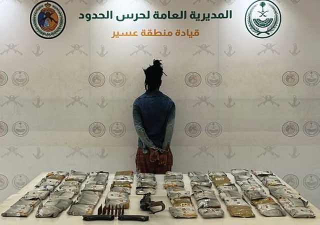 عسير.. القبض على مخالف لتهريب 66 كيلوجرامًا من الحشيش المخدر