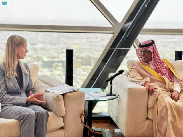 'الحارثي' يكرم المشاركين في برنامج صناعة المحتوى بالإنجليزية